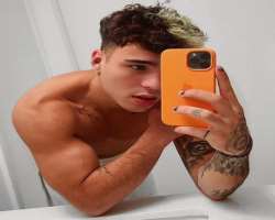 He is a tattoo lover and has several tattoos on his hands and chest.